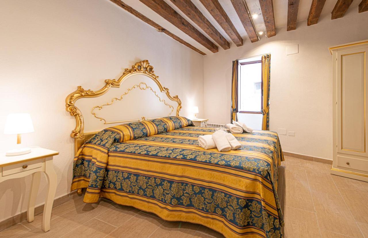 Ca' Leoncino - Venice Canal Front Apartment Eksteriør billede