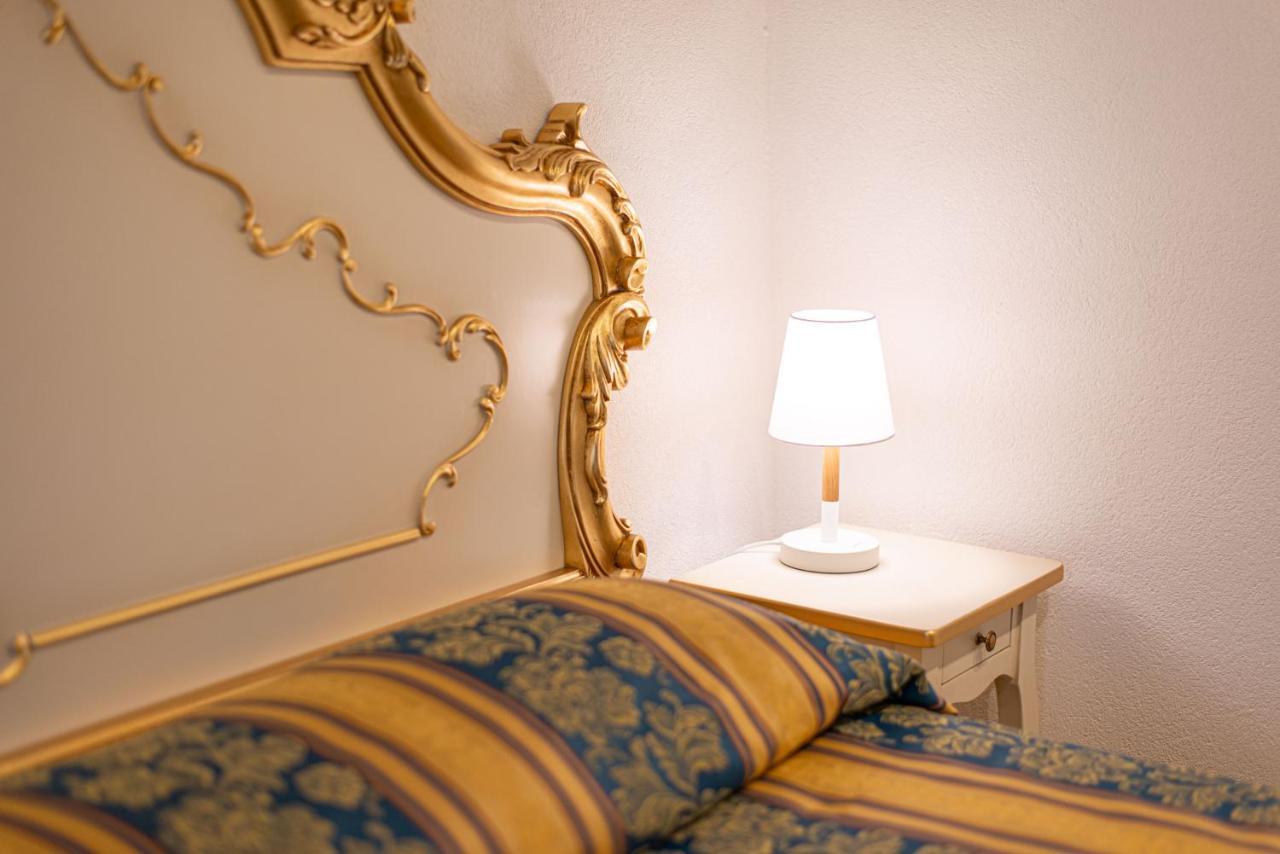 Ca' Leoncino - Venice Canal Front Apartment Eksteriør billede