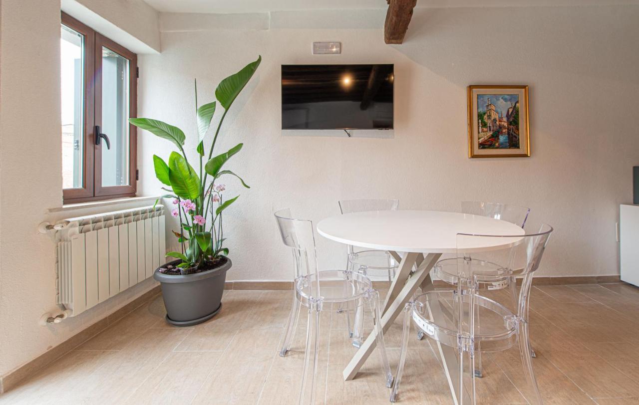 Ca' Leoncino - Venice Canal Front Apartment Eksteriør billede