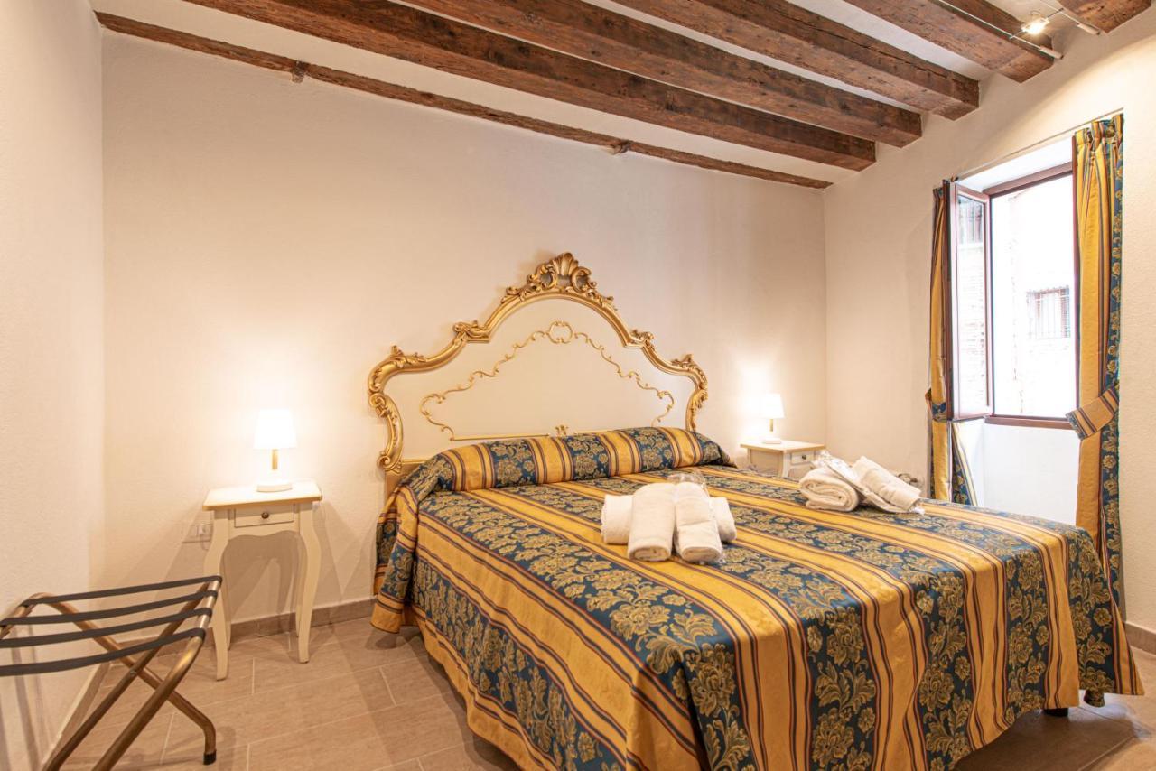 Ca' Leoncino - Venice Canal Front Apartment Eksteriør billede