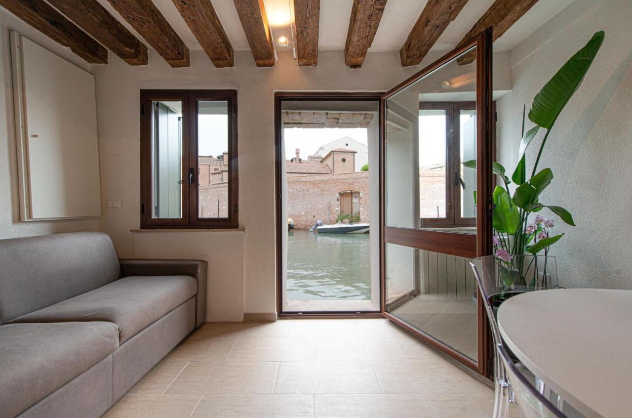 Ca' Leoncino - Venice Canal Front Apartment Eksteriør billede